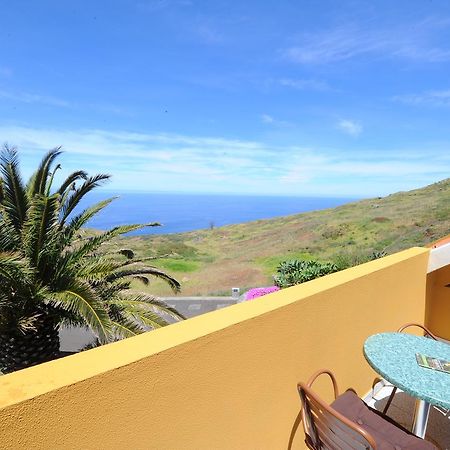 Residencial Farol Bed and Breakfast Ponta do Pargo Exteriör bild