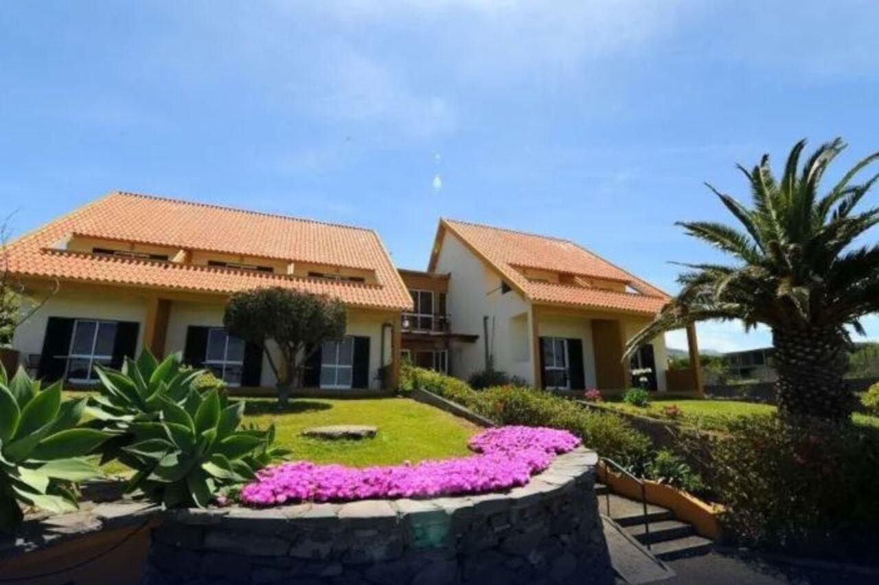 Residencial Farol Bed and Breakfast Ponta do Pargo Exteriör bild
