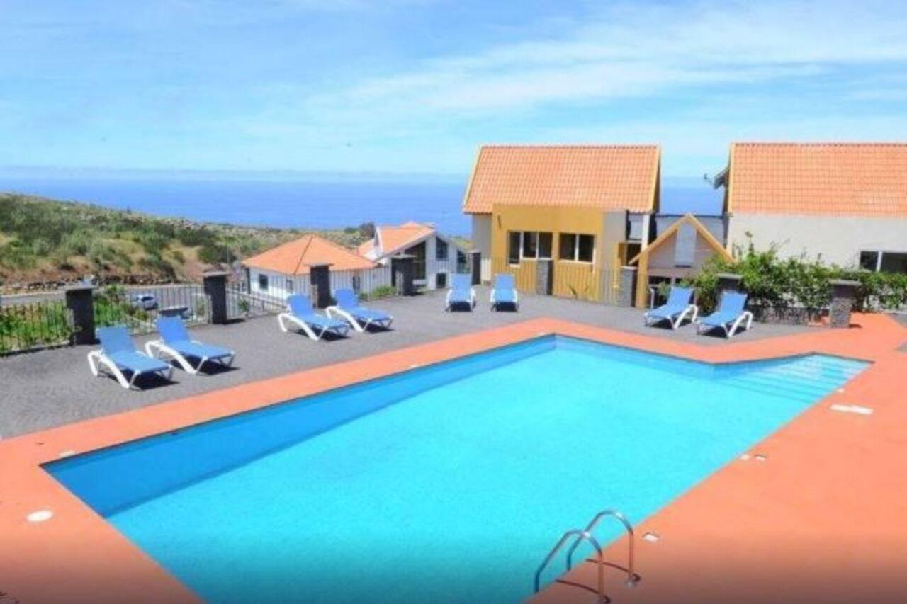 Residencial Farol Bed and Breakfast Ponta do Pargo Exteriör bild