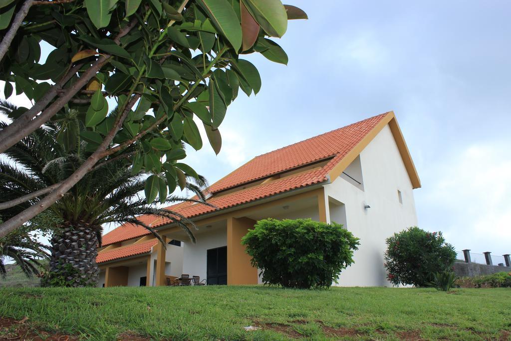 Residencial Farol Bed and Breakfast Ponta do Pargo Exteriör bild