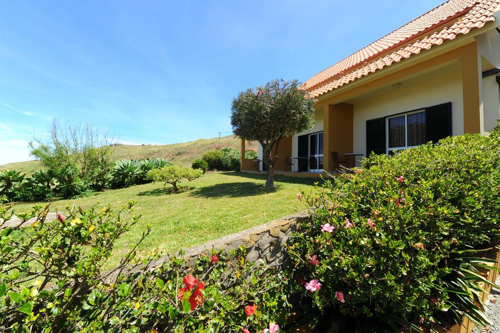 Residencial Farol Bed and Breakfast Ponta do Pargo Exteriör bild