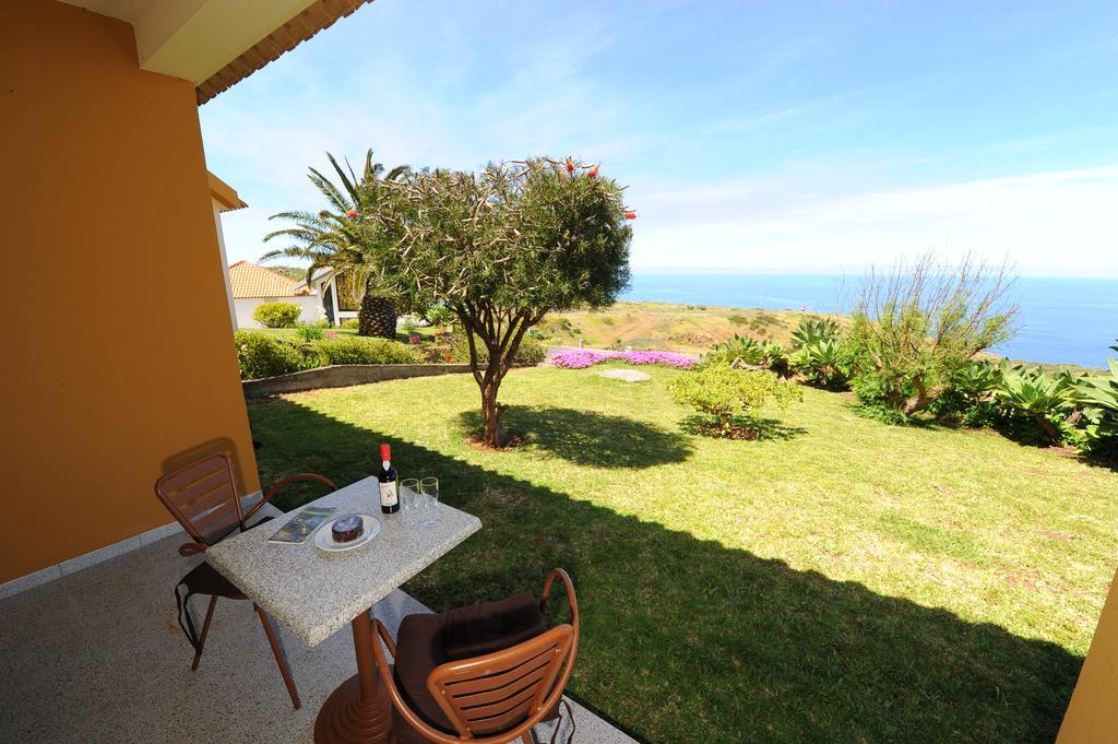 Residencial Farol Bed and Breakfast Ponta do Pargo Exteriör bild