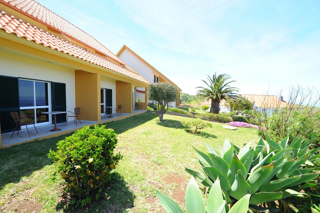 Residencial Farol Bed and Breakfast Ponta do Pargo Exteriör bild